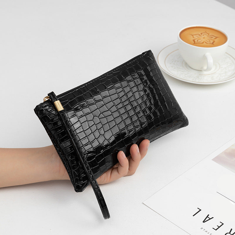 Pochette en cuir imitation peau de crocodile