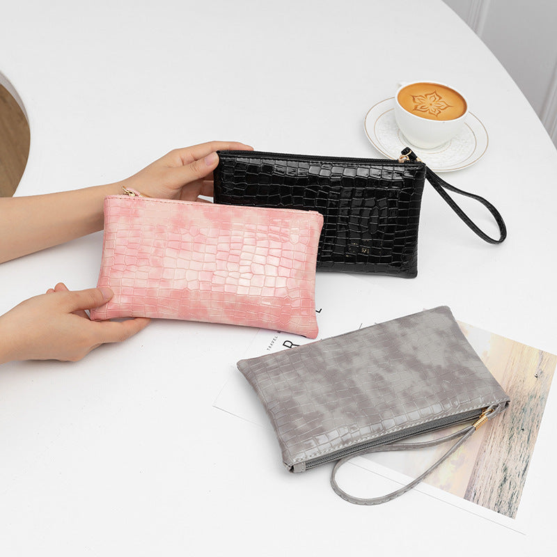 Pochette en cuir imitation peau de crocodile