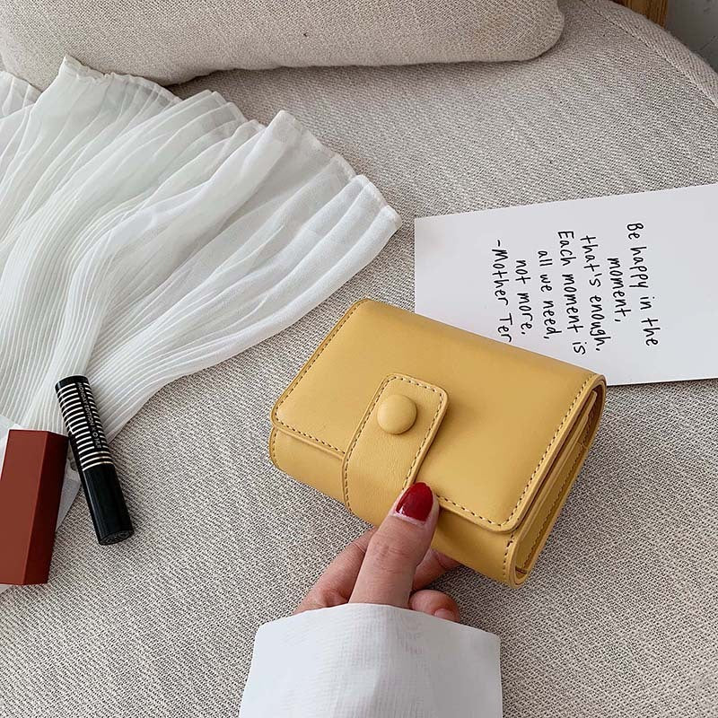 Pochette avec miroir en cuir texturé