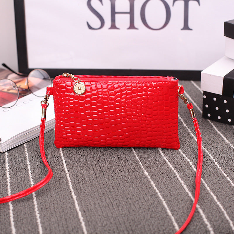 Pochette brillante en cuir texturé