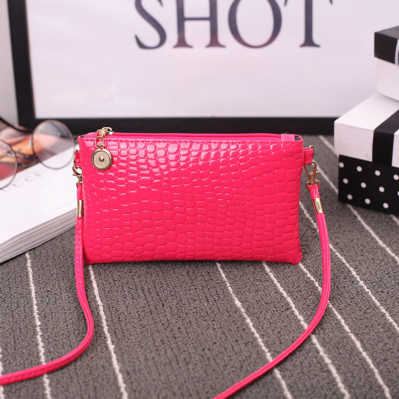 Pochette brillante en cuir texturé