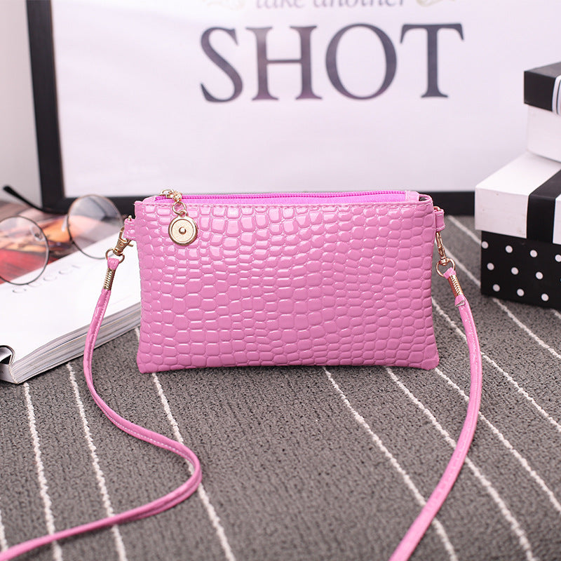 Pochette brillante en cuir texturé