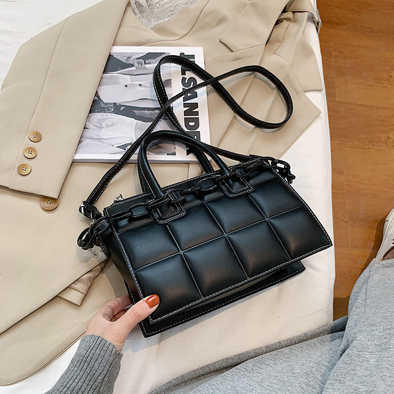 Sac à main élégant en cuir matelassé à double anses et chaîne décorative