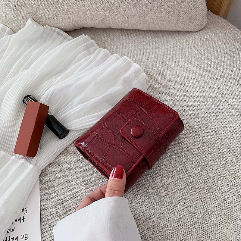 Pochette avec miroir en cuir texturé