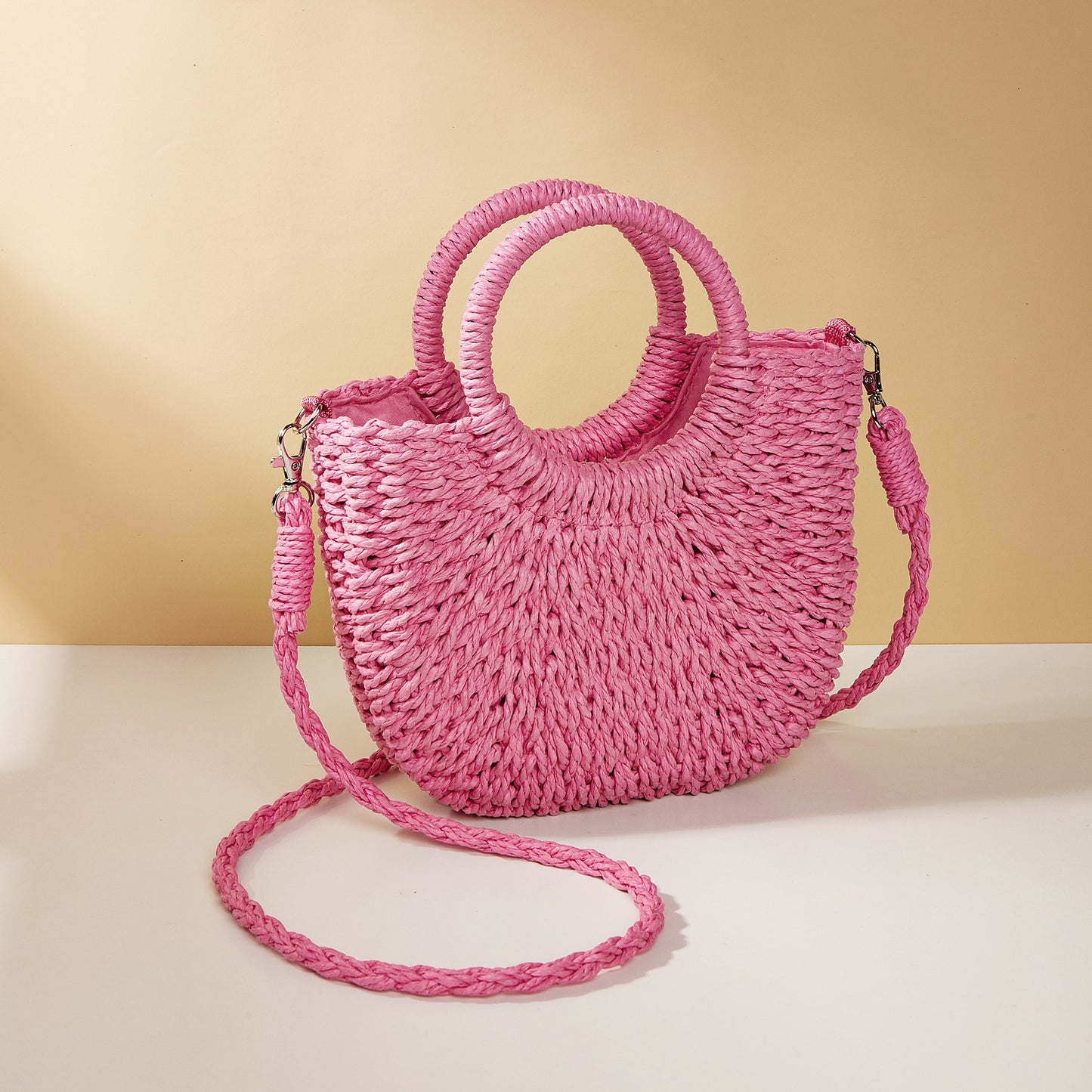 Sac à main en fibre naturelle tressée avec anses rondes et bandoulière