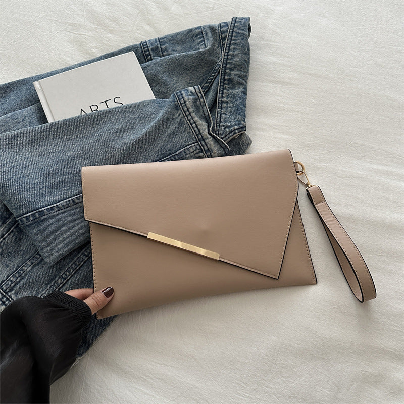 Grande pochette à rabat en cuir lisse