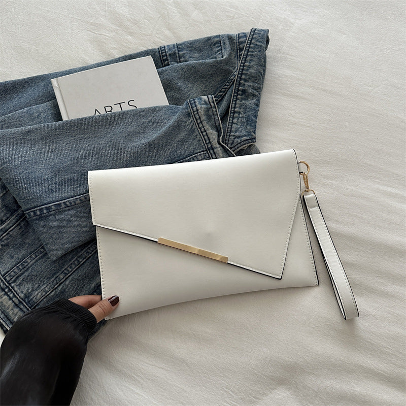 Grande pochette à rabat en cuir lisse