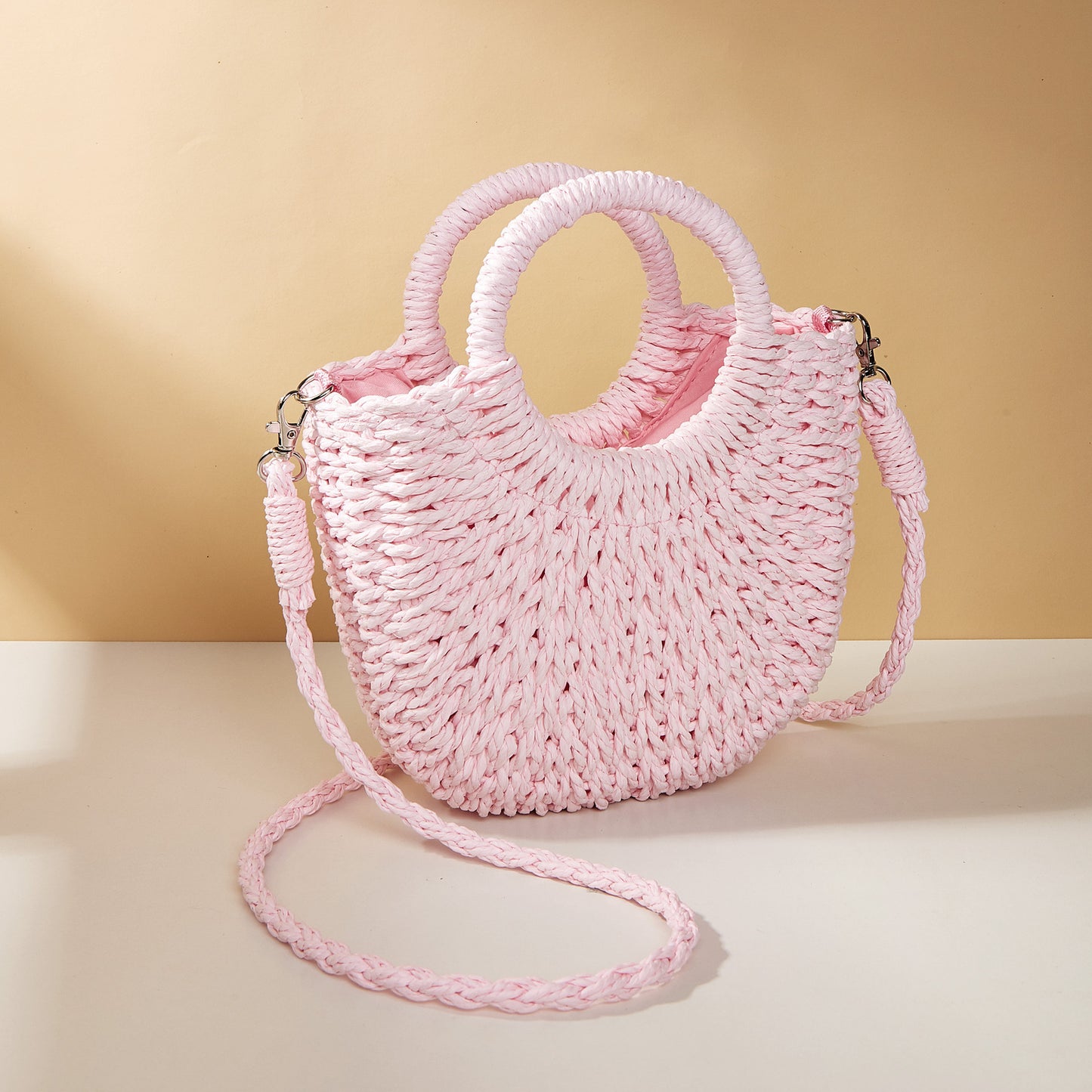 Sac à main en fibre naturelle tressée avec anses rondes et bandoulière