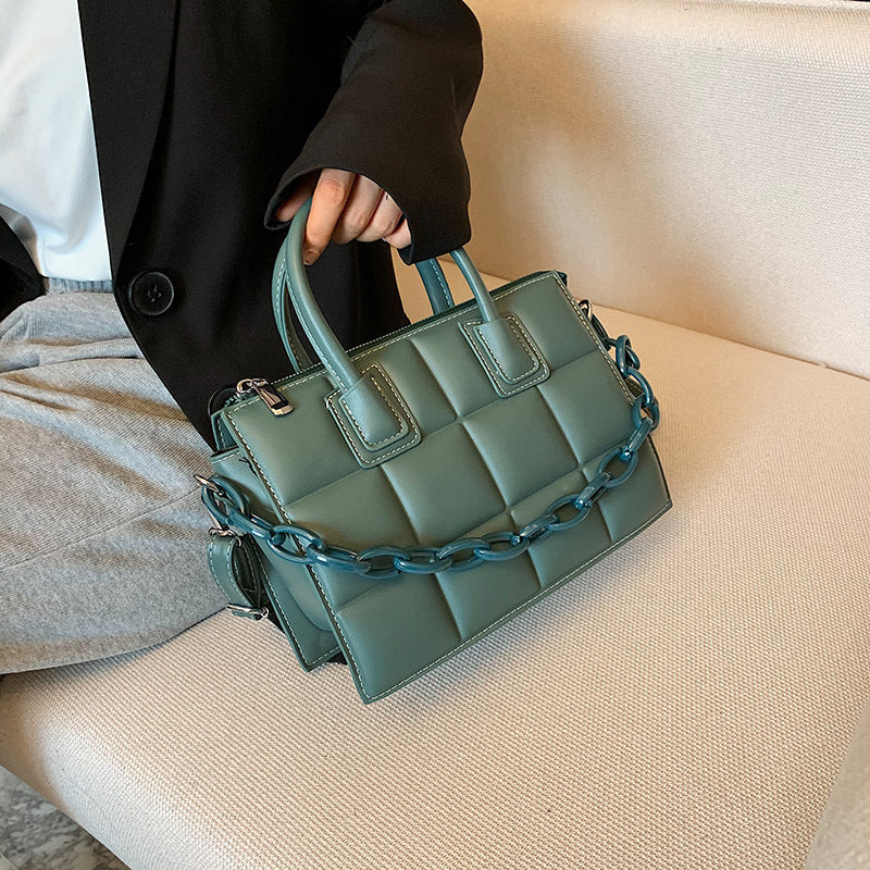 Sac à main élégant en cuir matelassé à double anses et chaîne décorative