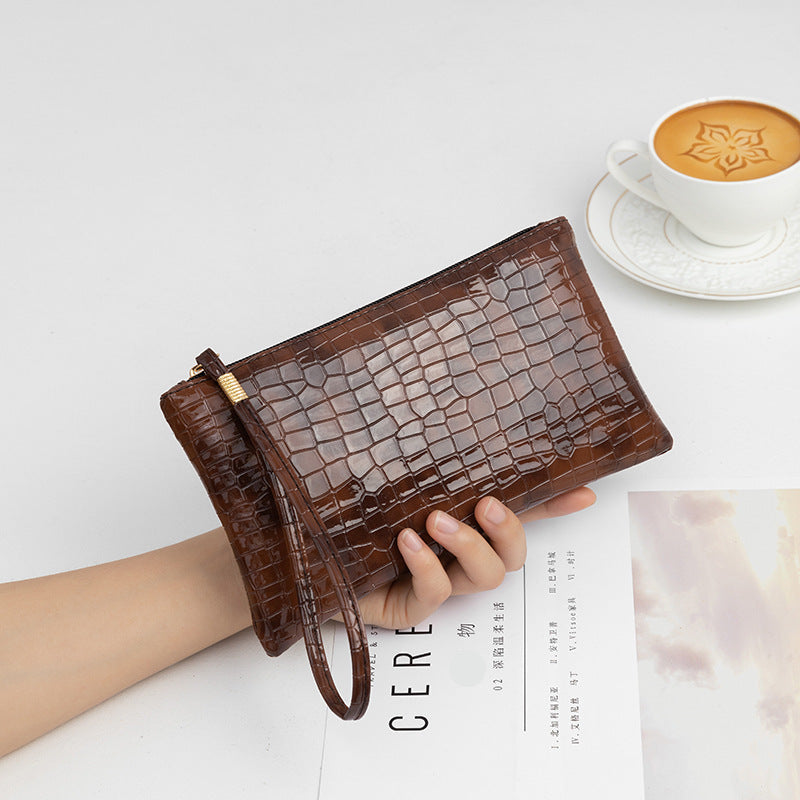 Pochette en cuir imitation peau de crocodile