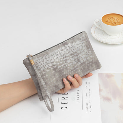Pochette en cuir imitation peau de crocodile