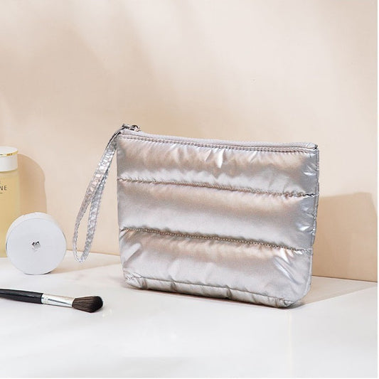 Trousse à maquillage molletonnée brillante