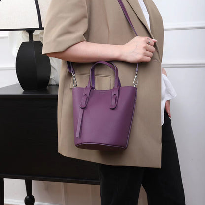 Sac à main seau design en cuir grainé avec bandoulière amovible