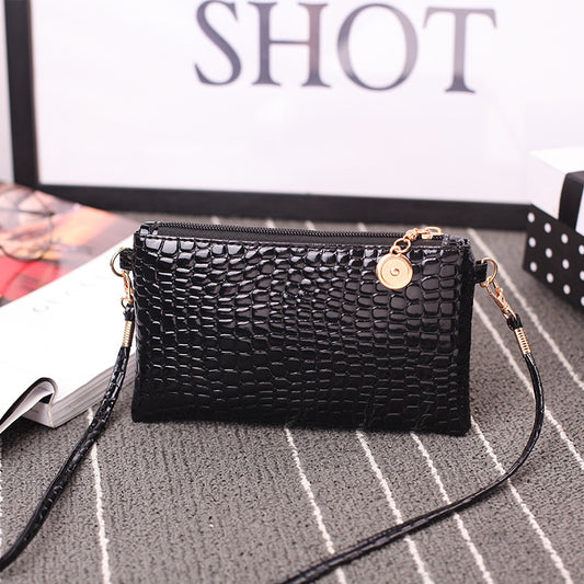 Pochette brillante en cuir texturé