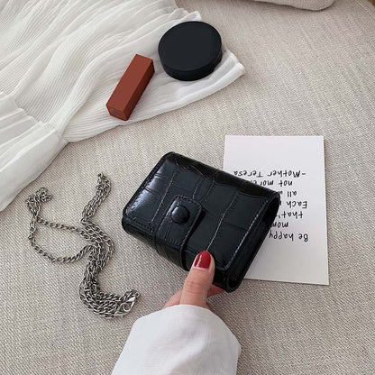 Pochette avec miroir en cuir texturé