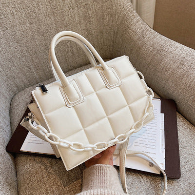 Sac à main en cuir matelassé avec chaîne