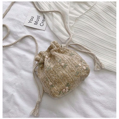 Sac seau en fibre naturelle avec voilage