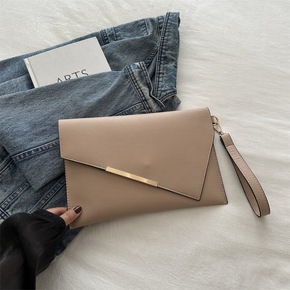 Grande pochette à rabat en cuir lisse