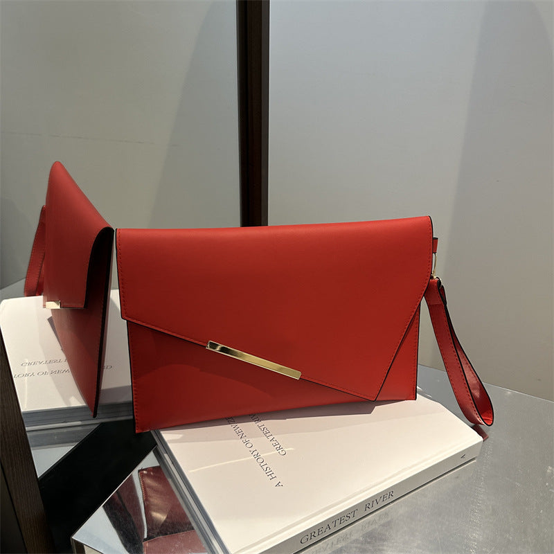 Grande pochette à rabat en cuir lisse