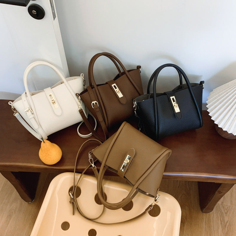 Sac à main en cuir grainé fermoir tourniquet
