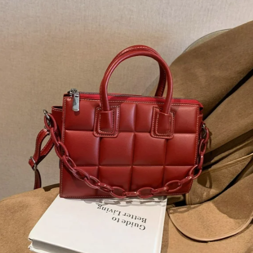 Sac à main élégant en cuir matelassé à double anses et chaîne décorative