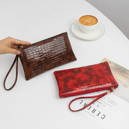 Pochette en cuir imitation peau de crocodile