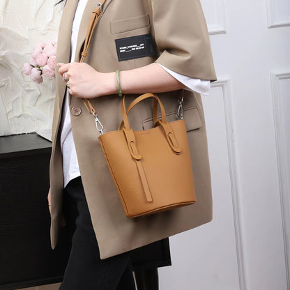 Sac à main seau design en cuir grainé avec bandoulière amovible