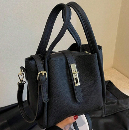 Sac à main seau en cuir grainé à fermoir tourniquet doré