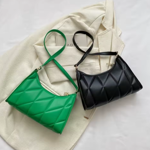 Sac d'épaule en cuir texturé losange finition dorée