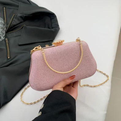 Minaudière pailletée finition dorée