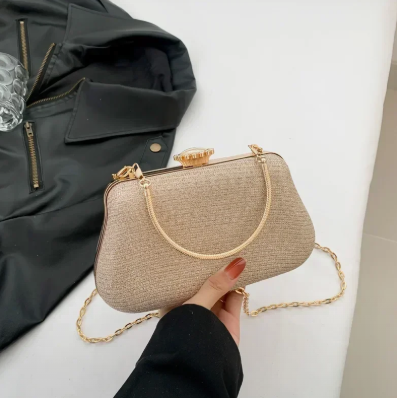 Minaudière pailletée finition dorée